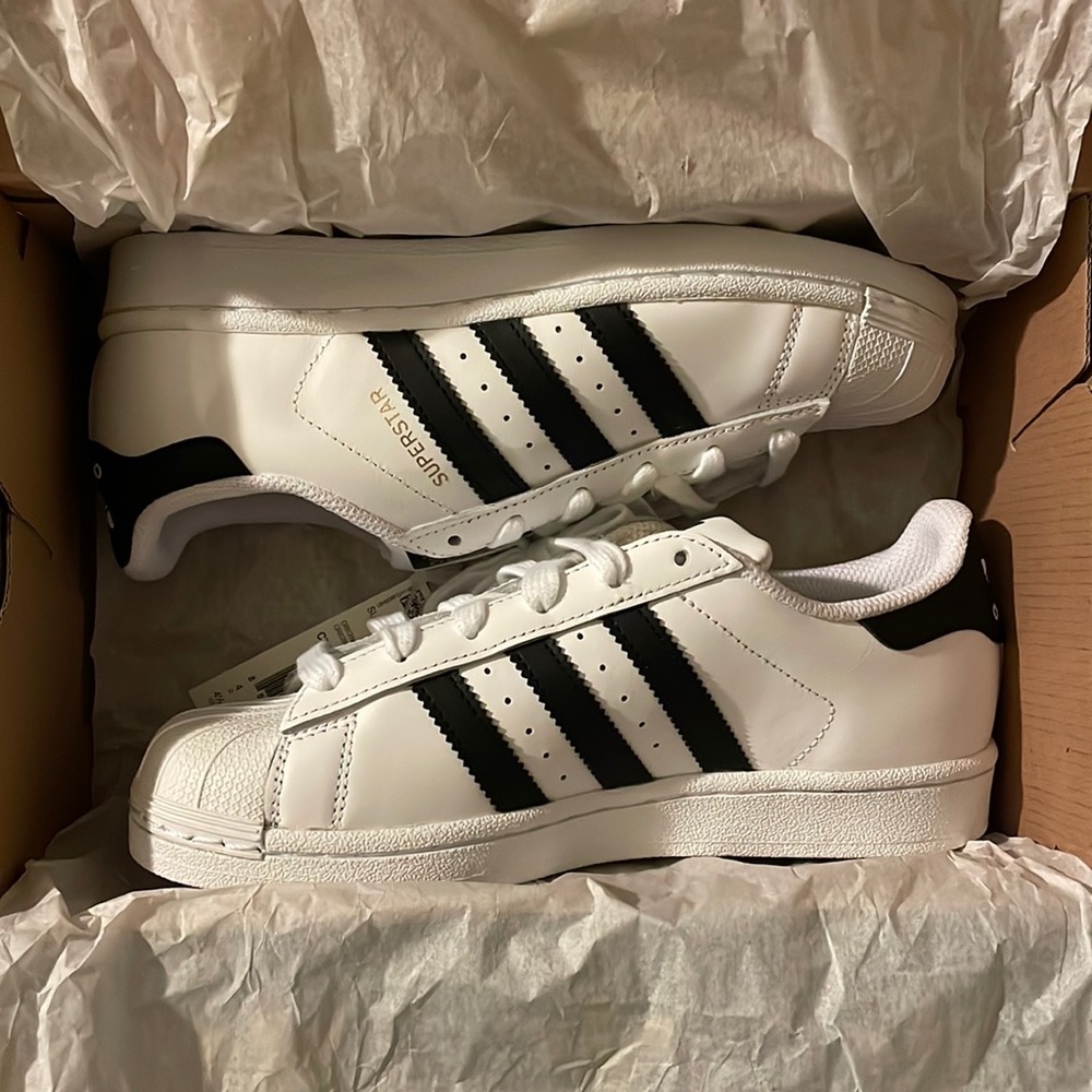 ADIDAS SUPERSTARS Kids Size 4.5